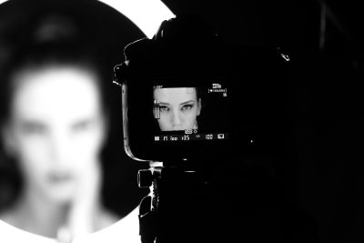 Portrait,Of,A,Beautiful,Girl,Through,Lens istituto italiano di fotografia case history